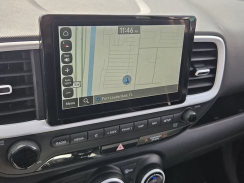 Certified 2025 Hyundai Venue Limited FWD image 22