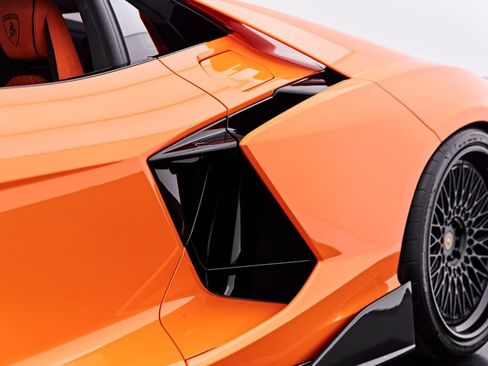 Used 2025 Lamborghini Revuelto AWD/4WD image 37