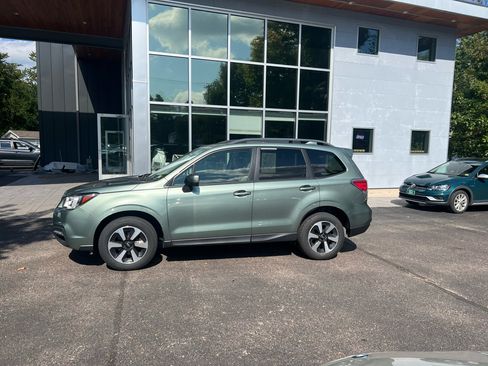 Used 2017 Subaru Forester 2.5i Premium image 2