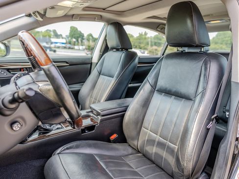 Used 2018 Lexus ES 350 w/ Ultra Luxury Package FWD image 24