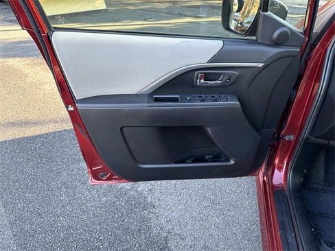 Used 2012 MAZDA MAZDA5 Touring w/ Moonroof & Audio Pkg image 13