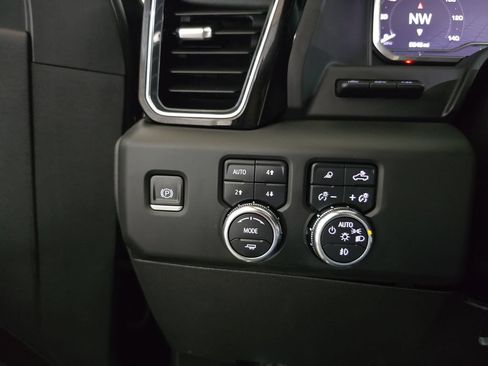 Used 2024 GMC Sierra 2500 Denali w/ Denali Reserve Package AWD/4WD image 28