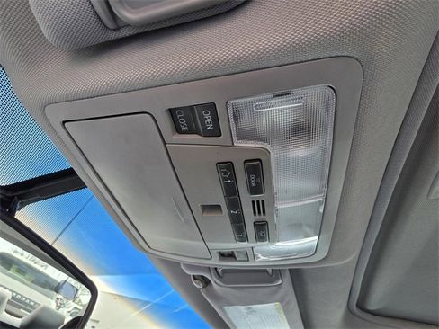 Used 2017 Toyota Camry XSE image 27