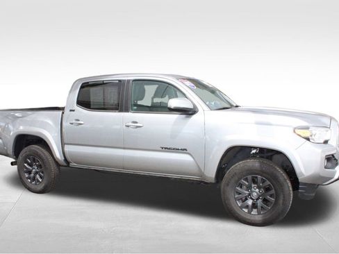 Certified 2023 Toyota Tacoma SR5 w/ Technology Package AWD/4WD image 17