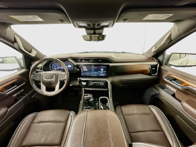 Used 2023 GMC Sierra 1500 Denali w/ Technology Package AWD/4WD image 3