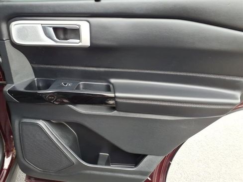 Used 2022 Ford Explorer Platinum w/ Equipment Group 601A image 11