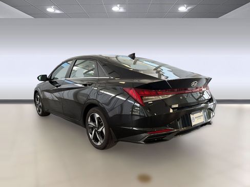 Used 2023 Hyundai Elantra Limited FWD image 3