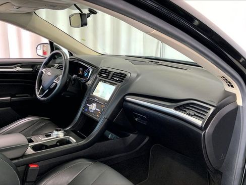 Used 2018 Ford Fusion Titanium FWD image 28