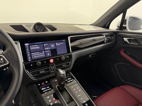 Certified 2026 Porsche Macan Turbo AWD/4WD image 24