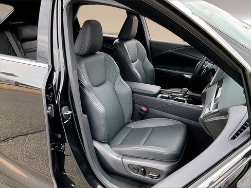 Used 2025 Lexus RX 350 FWD w/ Technology Package image 7