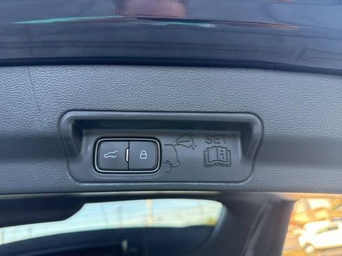 Used 2022 Ford Explorer Limited w/ Equipment Group 301A image 19