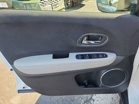 Used 2019 Honda HR-V EX image 17