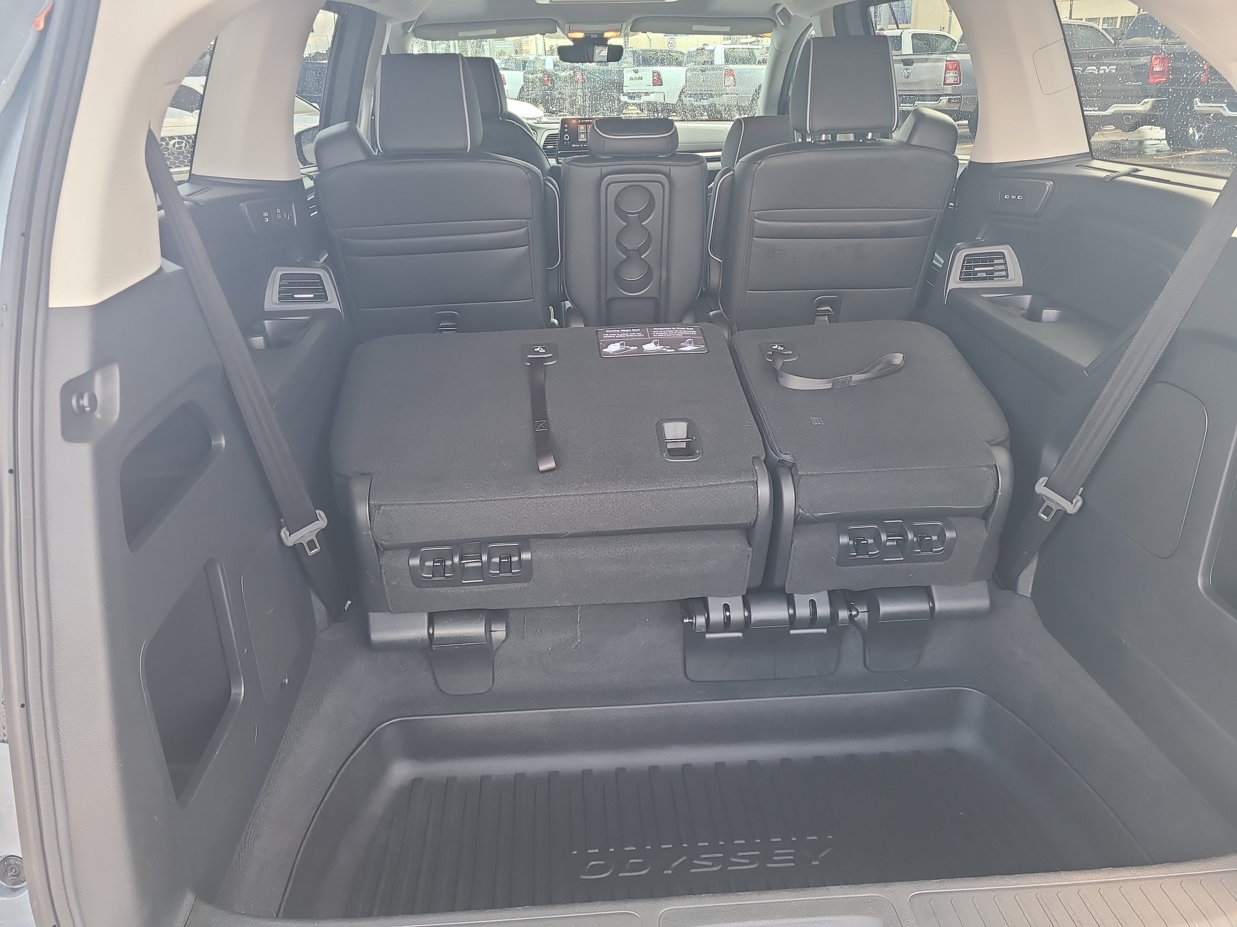 Used 2025 Honda Odyssey Elite image 9