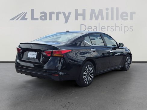Used 2025 Nissan Altima 2.5 SV FWD image 5