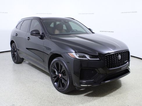 Used 2023 Jaguar F-PACE R-Dynamic S image 3