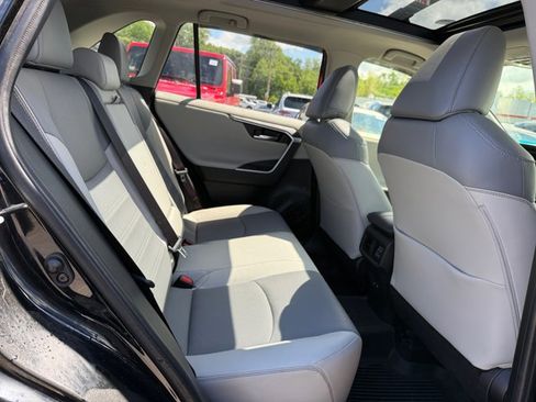 Used 2020 Toyota RAV4 Limited AWD/4WD image 19