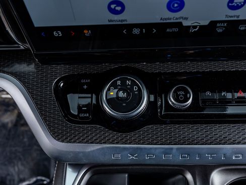 Used 2025 Ford Expedition Platinum w/ Stealth Performance Package image 24