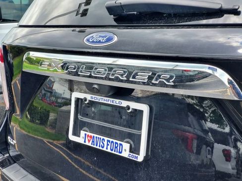 Used 2023 Ford Explorer XLT w/ Equipment Group 202A AWD/4WD image 31