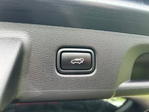 Used 2023 Hyundai Palisade Limited w/ Winter Package FWD image 53