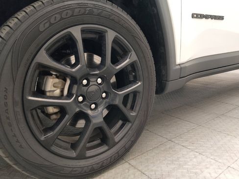 Used 2022 Jeep Compass Latitude FWD image 31
