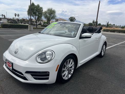 Used 2017 Volkswagen Beetle 1.8T SE FWD image 32