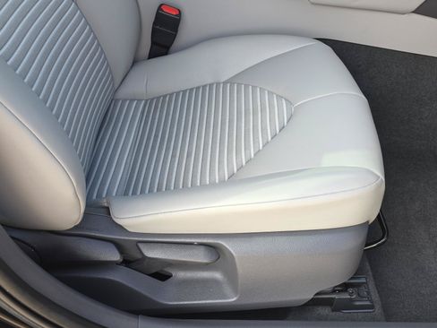 Used 2021 Toyota Camry SE FWD image 17