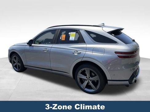 Used 2022 Genesis GV70 3.5T Sport w/ Sport Prestige Package AWD/4WD image 9