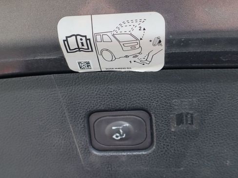 Used 2019 Ford Edge SEL w/ Equipment Group 201A image 21