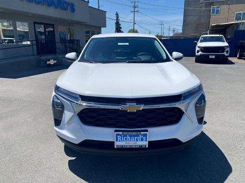 New 2026 Chevrolet Trax LS FWD image 11