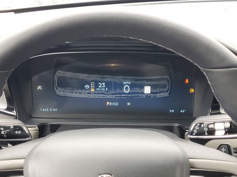 Used 2025 Lincoln Corsair AWD w/ Equipment Group 101A image 15