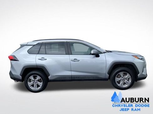 Used 2024 Toyota RAV4 XLE AWD/4WD image 9