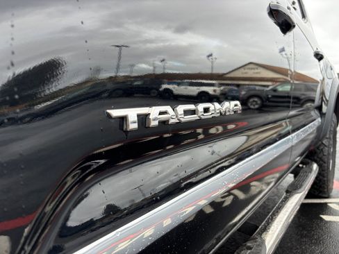 Used 2019 Toyota Tacoma TRD Off-Road w/ TRD Premium Off Road Package image 31