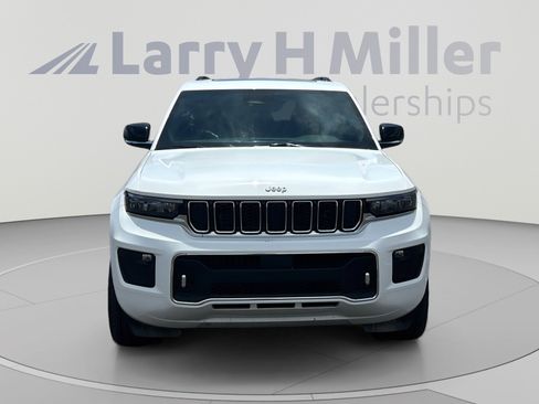 Used 2023 Jeep Grand Cherokee Overland w/ Luxury Tech Group IV AWD/4WD image 8