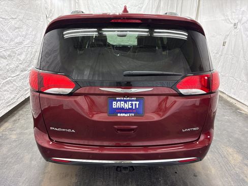 Used 2017 Chrysler Pacifica Limited FWD image 5