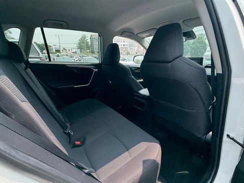 Used 2019 Toyota RAV4 LE FWD image 18