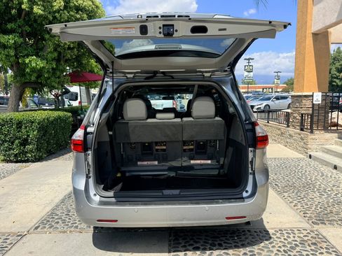 Used 2015 Toyota Sienna XLE Premium image 15