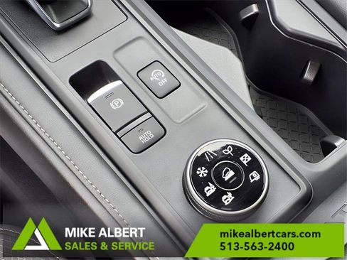 Used 2024 Nissan Pathfinder S image 15