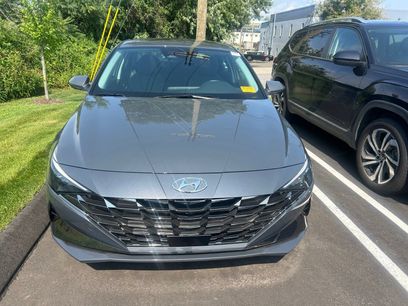 Used 2023 Hyundai Elantra Limited w/ Preferred Accessory Package