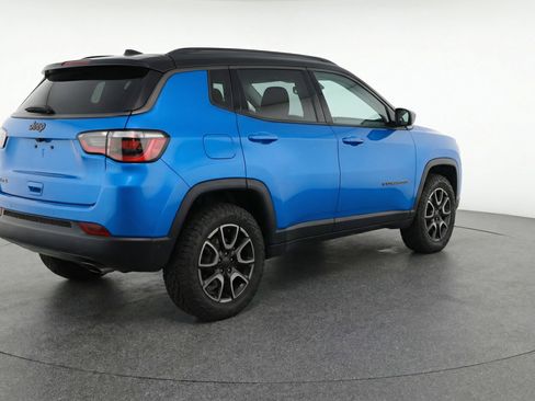 Used 2025 Jeep Compass Trailhawk AWD/4WD image 9