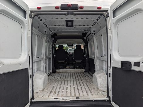 Used 2024 RAM ProMaster 2500 w/ Convenience Group FWD image 12