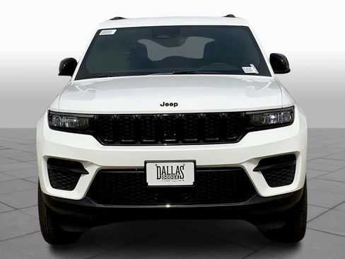 Certified 2024 Jeep Grand Cherokee Altitude image 3