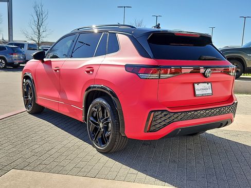 New 2026 Volkswagen Tiguan SE R-Line image 2