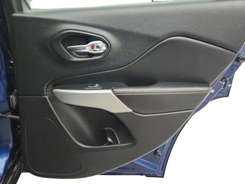 Used 2018 Jeep Cherokee Latitude Plus image 24