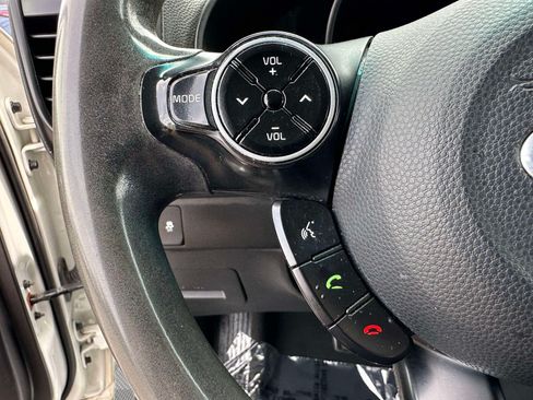 Used 2018 Kia Soul + FWD image 17