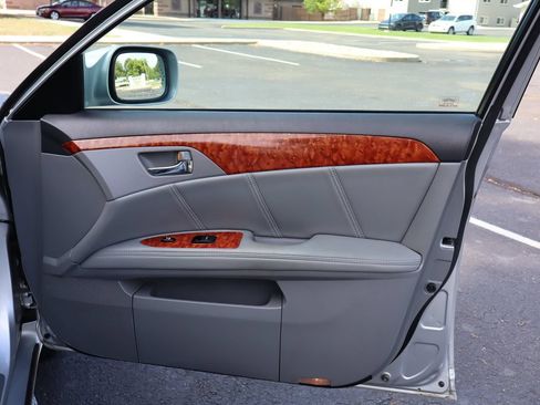 Used 2007 Toyota Avalon Limited FWD image 26