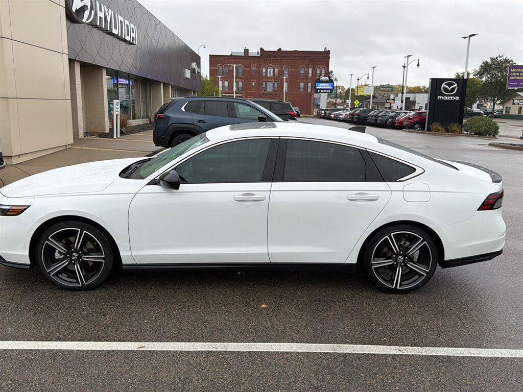 Used 2024 Honda Accord Sport image 3
