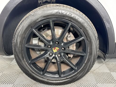 Used 2023 Porsche Cayenne AWD/4WD image 30