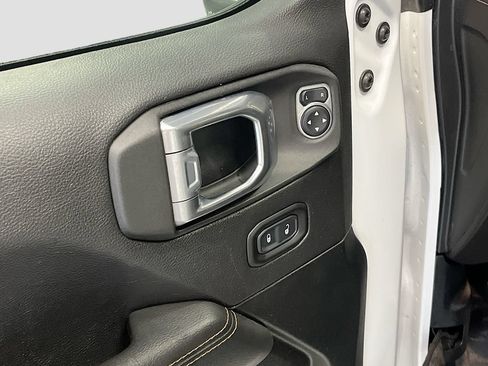 Used 2021 Jeep Wrangler Unlimited Sahara AWD/4WD image 18