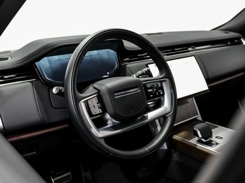 Used 2024 Land Rover Range Rover SE image 12