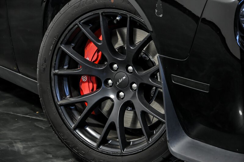 Used 2016 Dodge Challenger SRT Hellcat RWD image 3